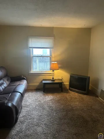 $82,500 | 626 Southwest Medford Avenue, Topeka, KS 66606