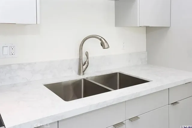 a close view of sink and tap