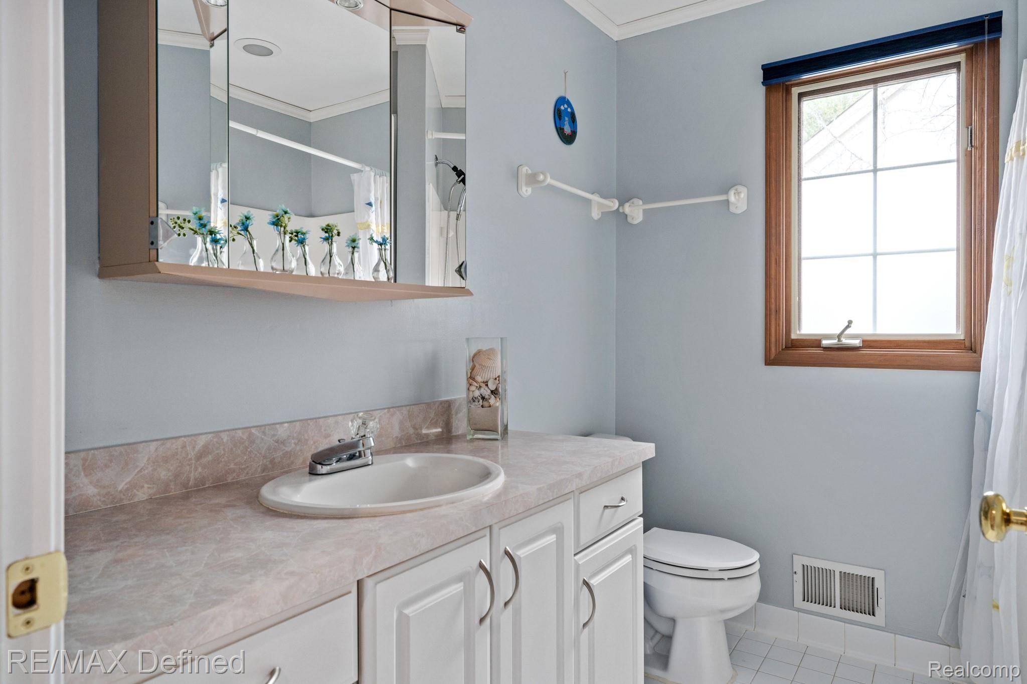 1337 Lomas Verdes Rochester, MI 48306 - Photo 25 of 37 1337-Lomas-Verdes-31.jpg