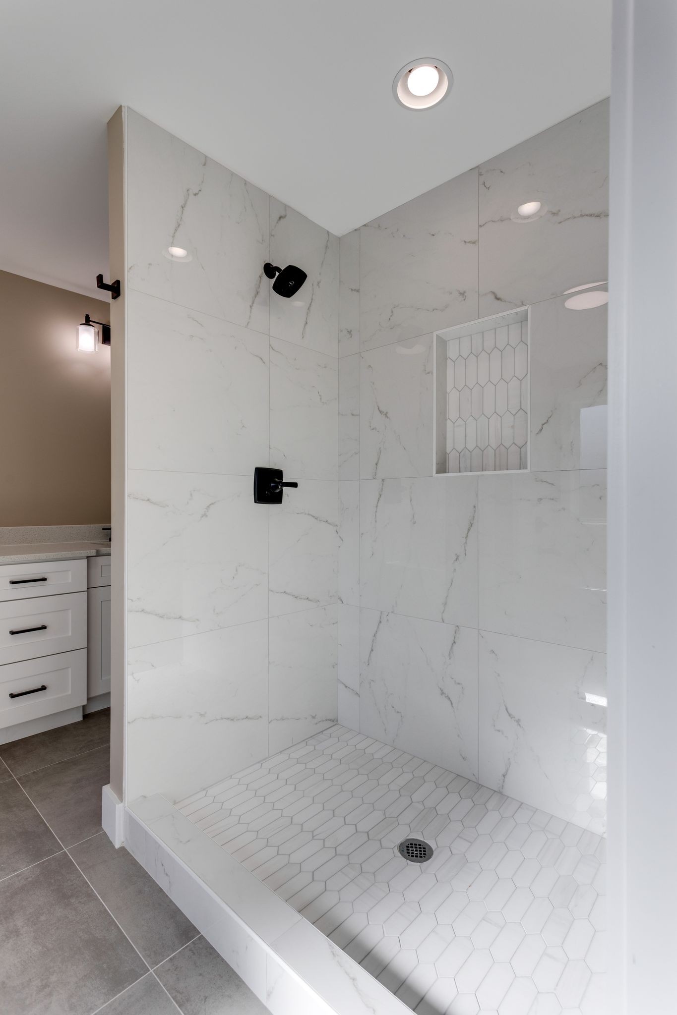 2259 Les Robinson Road Columbia, TN 38401 - Photo 23 of 31 a bathroom with a shower