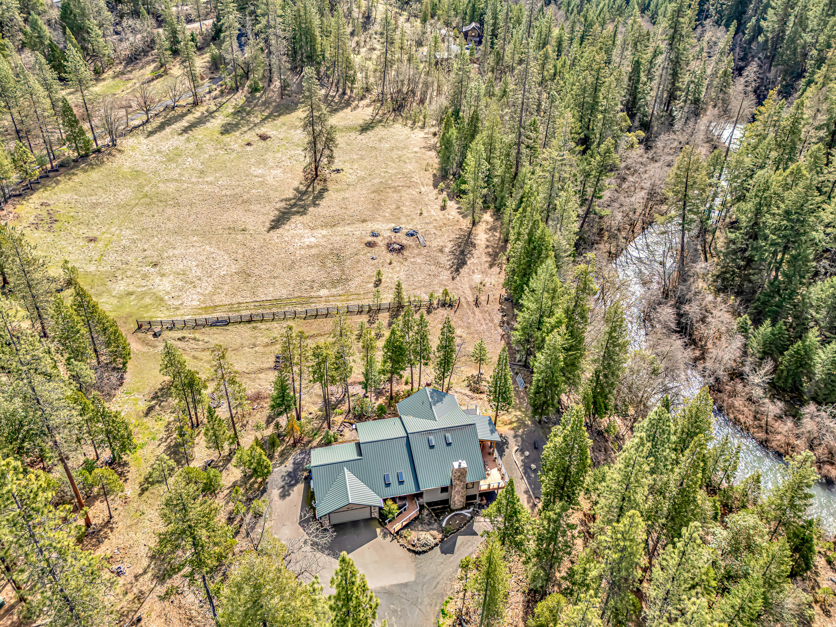 2455 Cobleigh Road Eagle Point, OR 97524 - Photo 52 of 63 DJI_20250325113550_0052_D