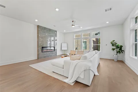 $639,900 | 5407 Dickson Street, Houston, TX 77007