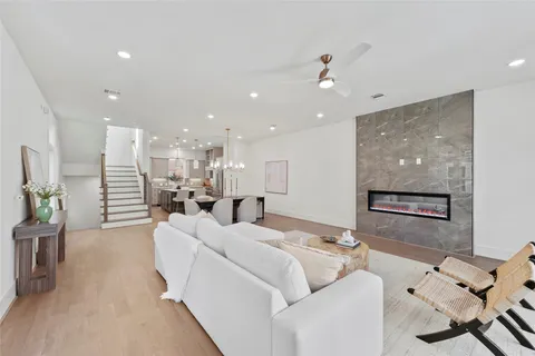 $639,900 | 5407 Dickson Street, Houston, TX 77007