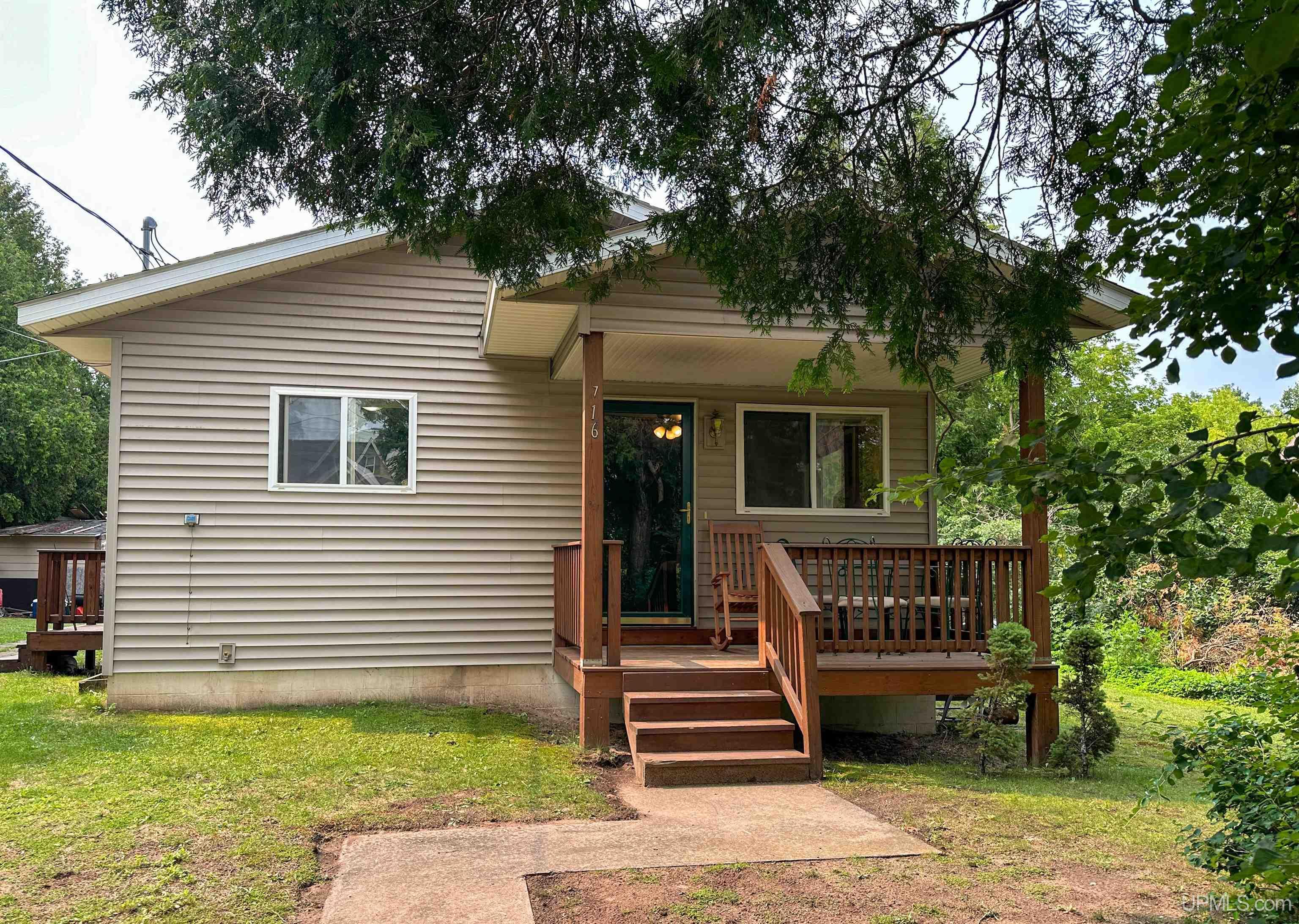 716 Cleveland Avenue Ishpeming, MI 49849 - Photo 1 of 33