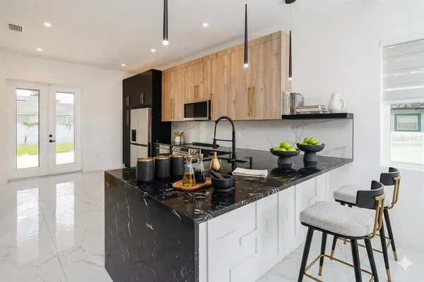 $949,990 | 902 West Sligh Avenue, Tampa, FL 33604