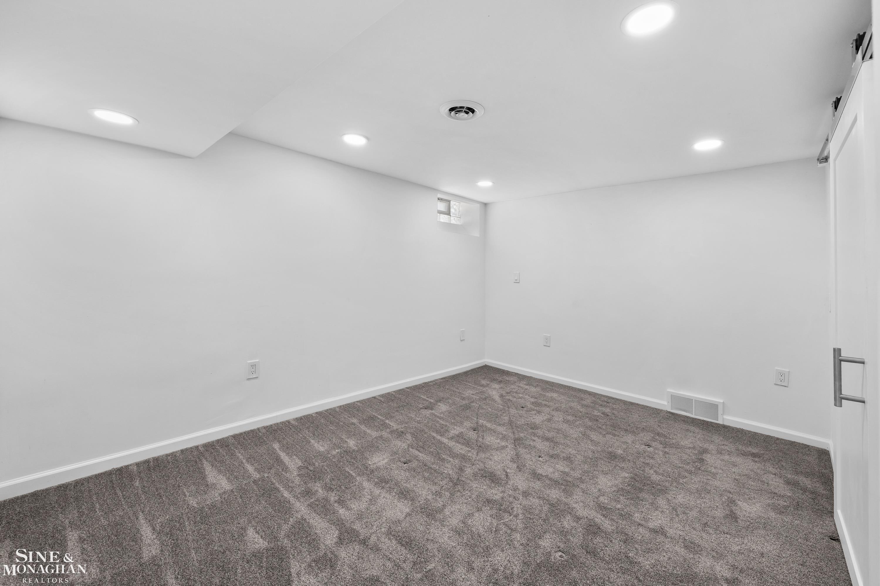 2134 Hawthorne Road Grosse Pointe, MI 48236 - Photo 36 of 49 50187927-d920a1c3-e7f7-4d7e-8cec-6189685ee760.JPG