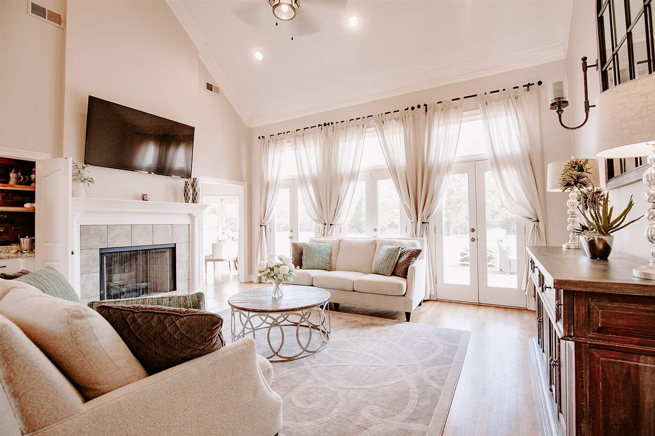 5126 Rowen Oak Road Collierville, TN 38017 - Photo 4 of 25 Gallery Image 4