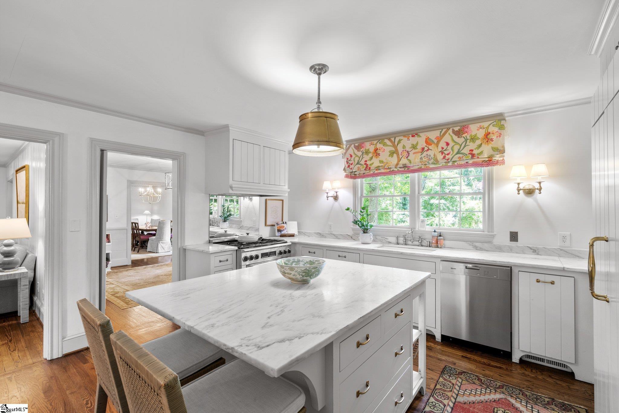 326 Riverside Drive Greenville, SC 29605 - Photo 5 of 36 Gallery Image 5