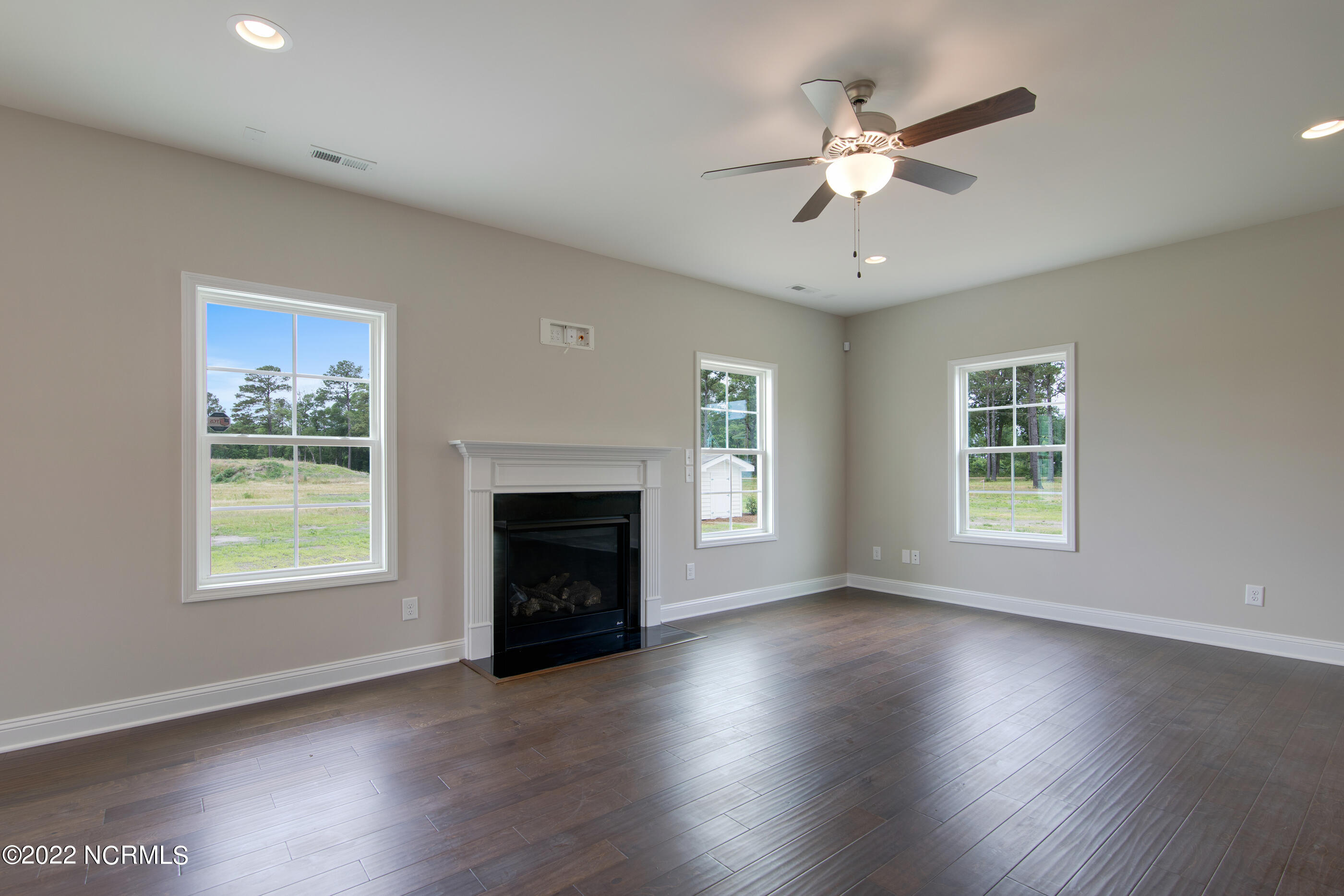 546 Transom Way Holly Ridge, NC 28445 - Photo 12 of 51 SIMILAR PHOTO