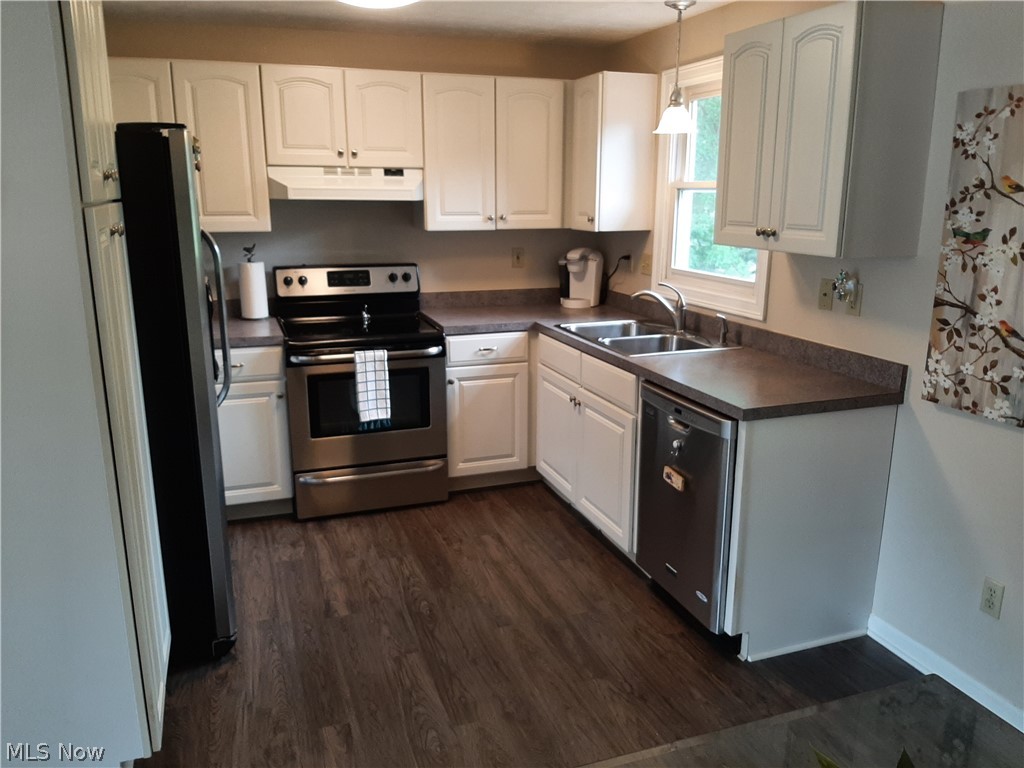 35 Ridge Top Circle Doylestown, OH 44230 - Photo 5 of 15 Kitchen with stainless steel appliances