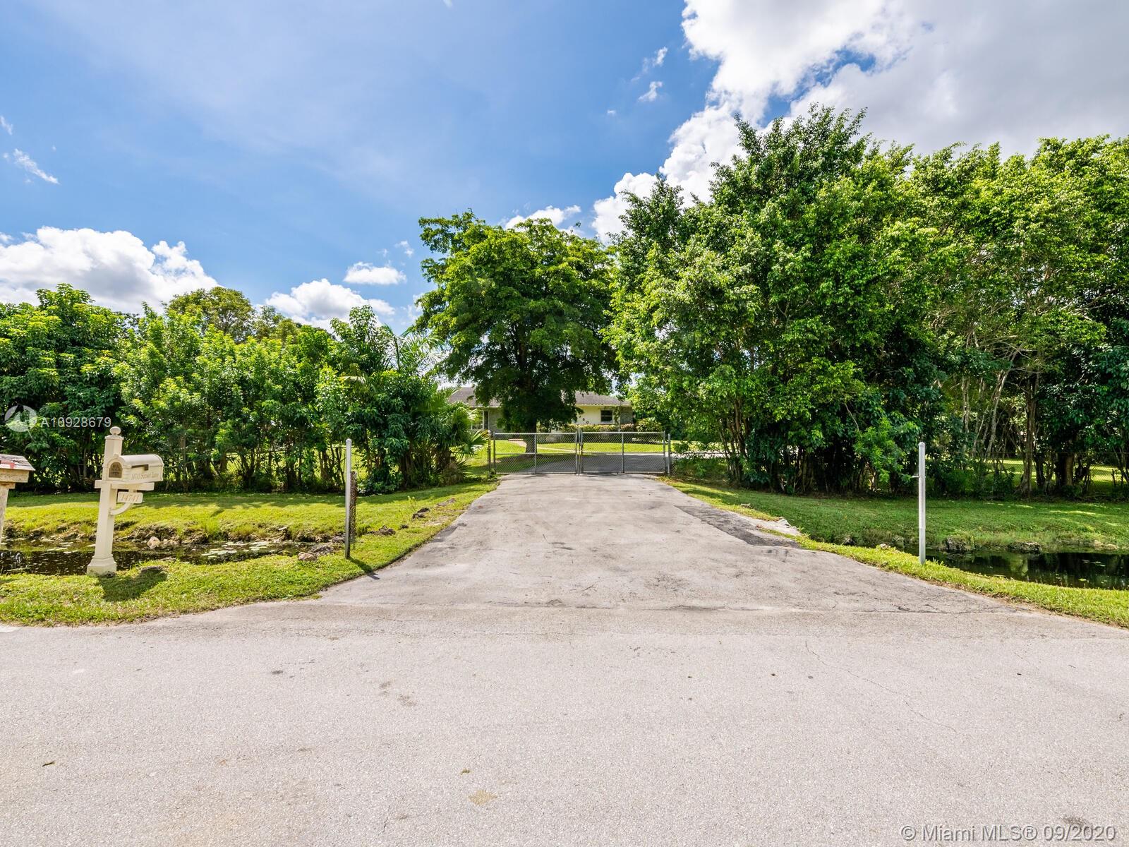 14750 Southwest 63rd Street Southwest Ranches, FL 33330 - Photo 4 of 62 Gallery Image 4