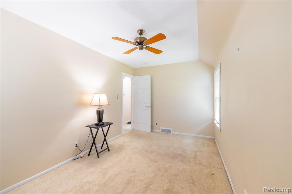 23211 Myrtle Street Dearborn, MI 48128 - Photo 18 of 36