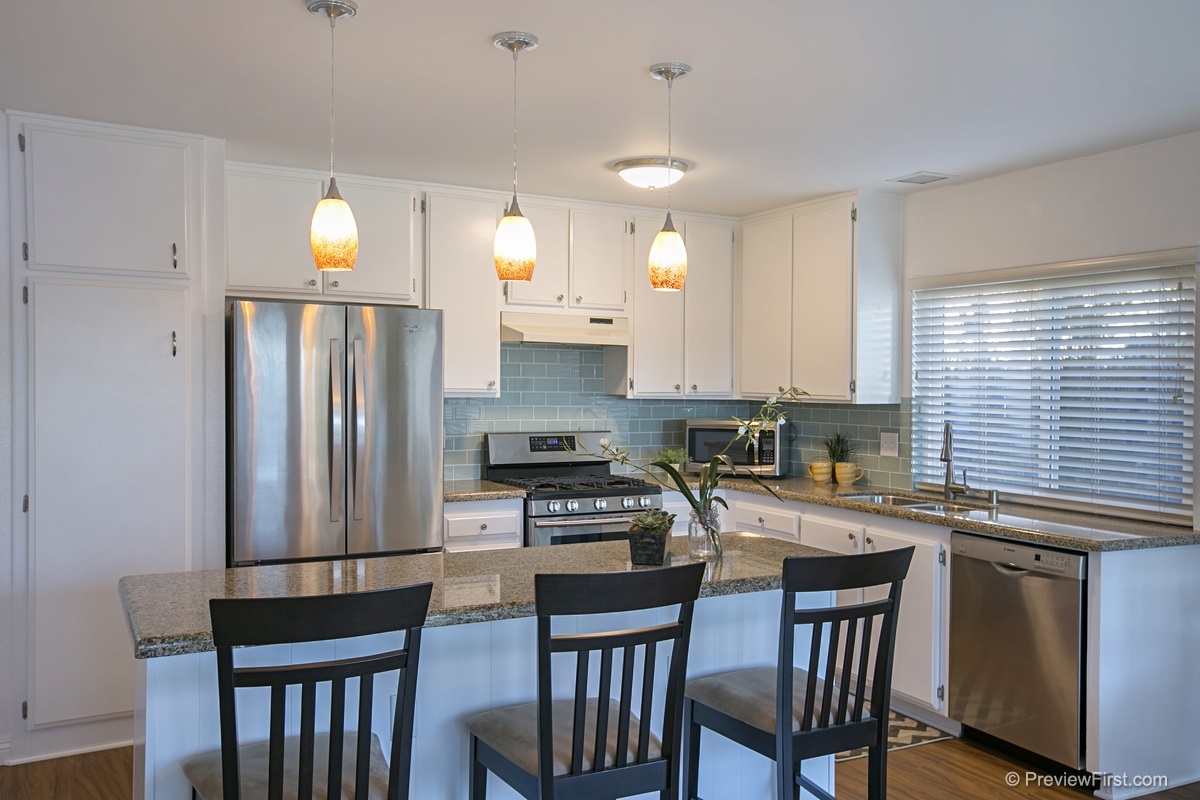283 Sharp Place Encinitas, CA 92024 - Photo 3 of 18 Gallery Image 3