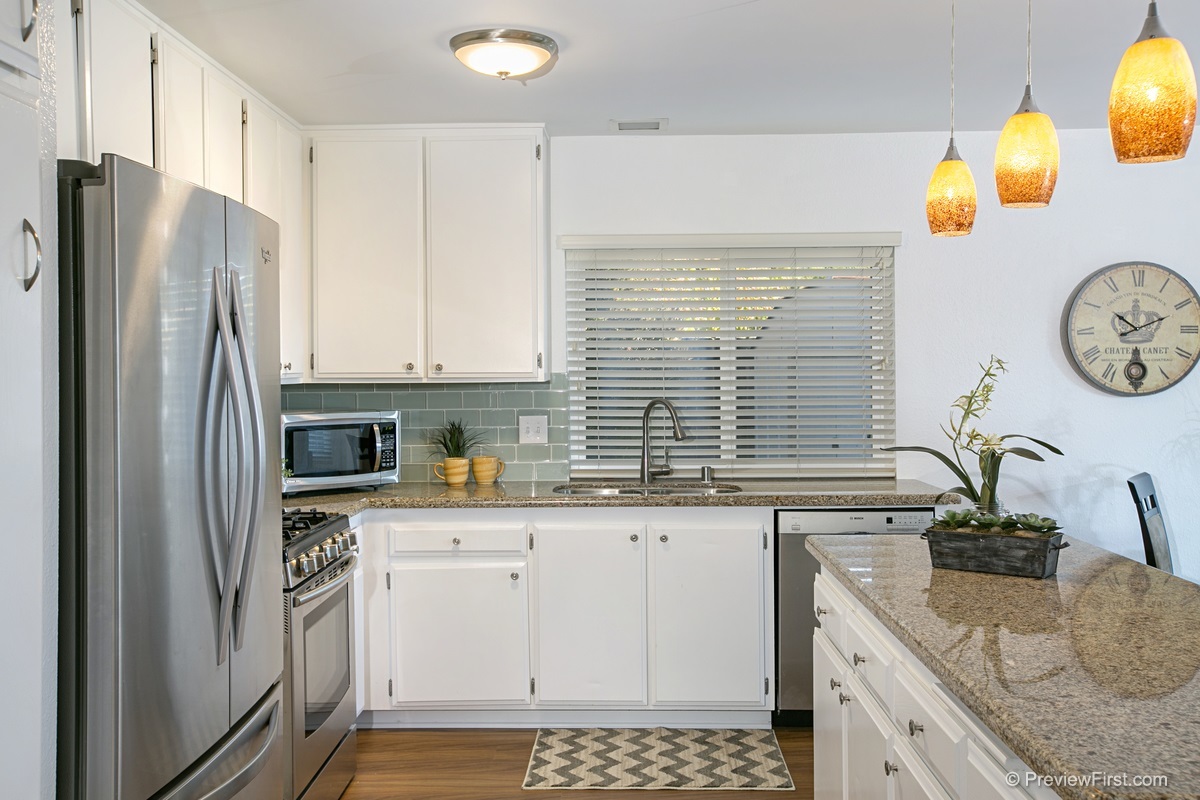 283 Sharp Place Encinitas, CA 92024 - Photo 4 of 18 Gallery Image 4