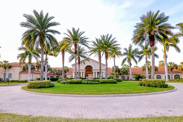$2,500 | 421 Sunview Way, Port St. Lucie, FL 34986