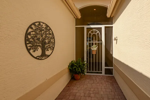 $2,500 | 421 Sunview Way, Port St. Lucie, FL 34986