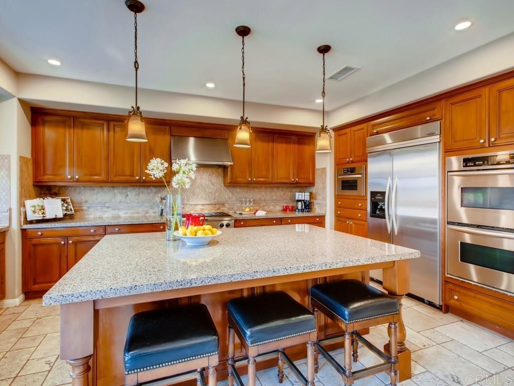 7659 Circulo Sequoia Carlsbad, CA 92009 - Photo 11 of 49