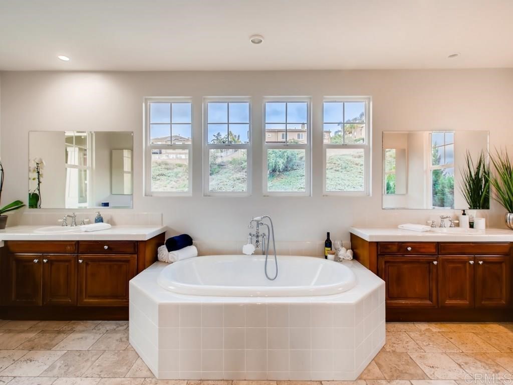 7659 Circulo Sequoia Carlsbad, CA 92009 - Photo 19 of 49