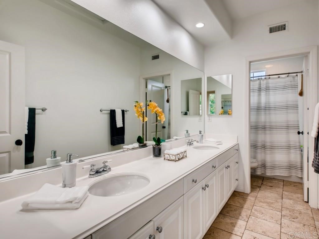7659 Circulo Sequoia Carlsbad, CA 92009 - Photo 24 of 49