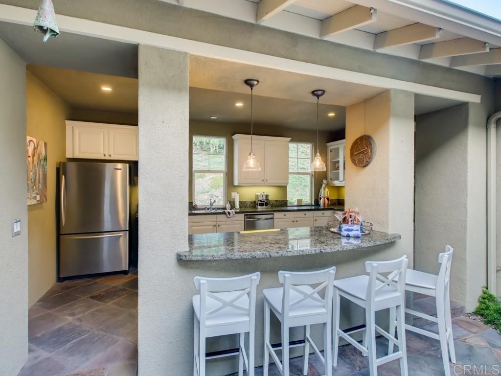 7659 Circulo Sequoia Carlsbad, CA 92009 - Photo 4 of 49