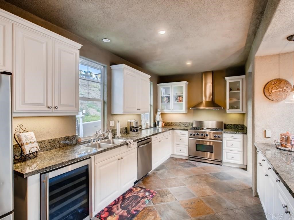 7659 Circulo Sequoia Carlsbad, CA 92009 - Photo 6 of 49