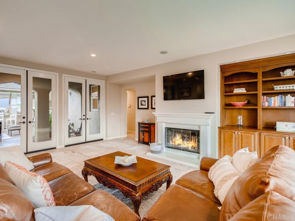 7659 Circulo Sequoia Carlsbad, CA 92009 - Photo 9 of 49