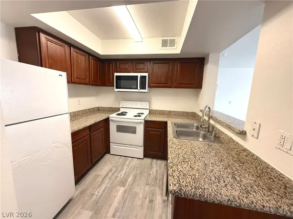 $1,050 | 6800 East Lake Mead Boulevard, Unit 2039, Las Vegas, NV 89156