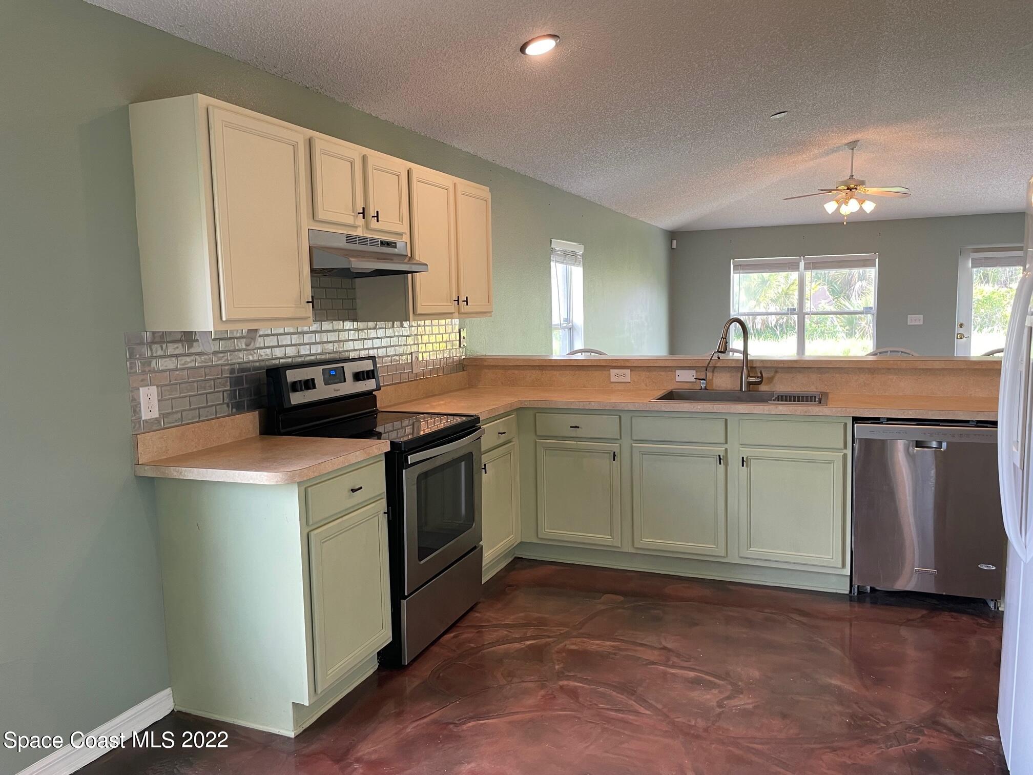 701 Lavender Street Southeast Palm Bay, FL 32909 - Photo 6 of 34 Large Kitchen