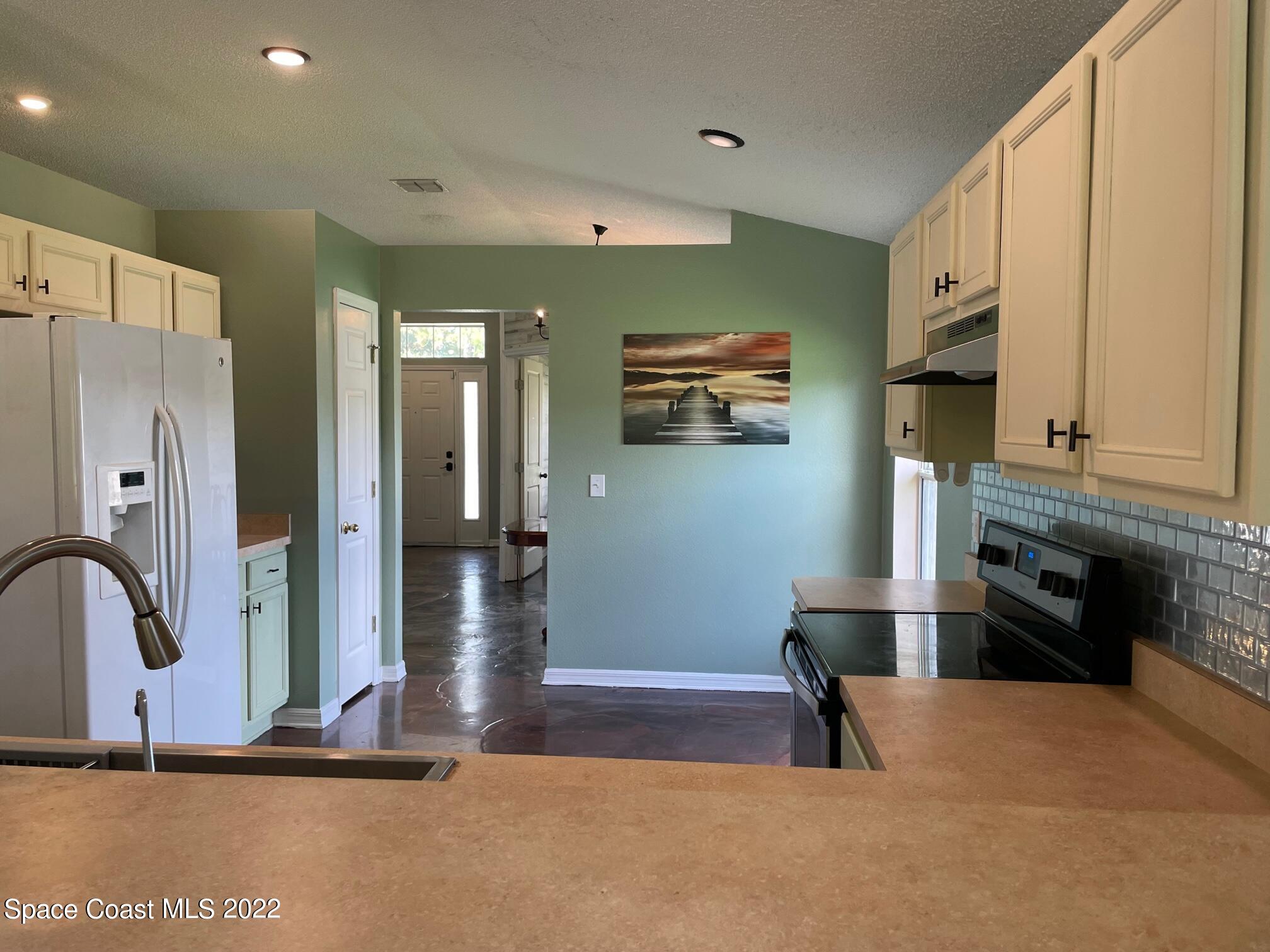701 Lavender Street Southeast Palm Bay, FL 32909 - Photo 7 of 34 Kitchen