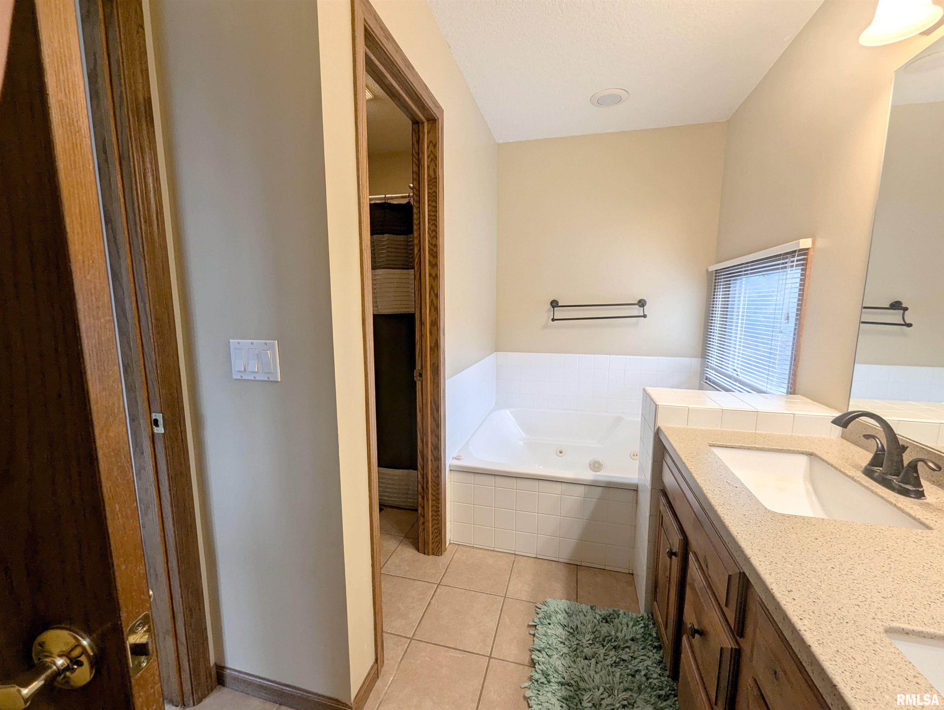 3753 Raleigh Avenue Bettendorf, IA 52722 - Photo 13 of 39 Gallery Image 13