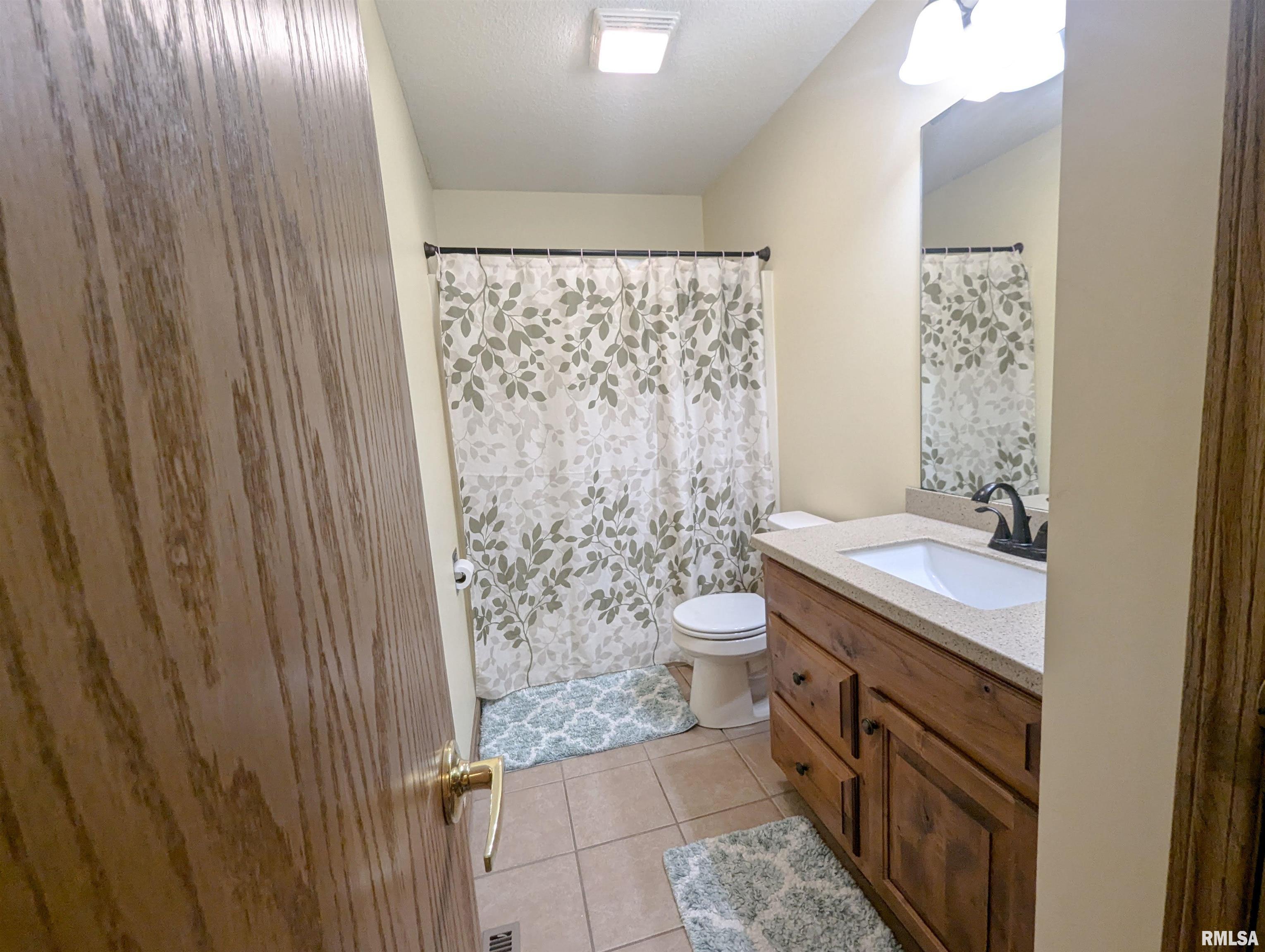 3753 Raleigh Avenue Bettendorf, IA 52722 - Photo 16 of 39 Gallery Image 16