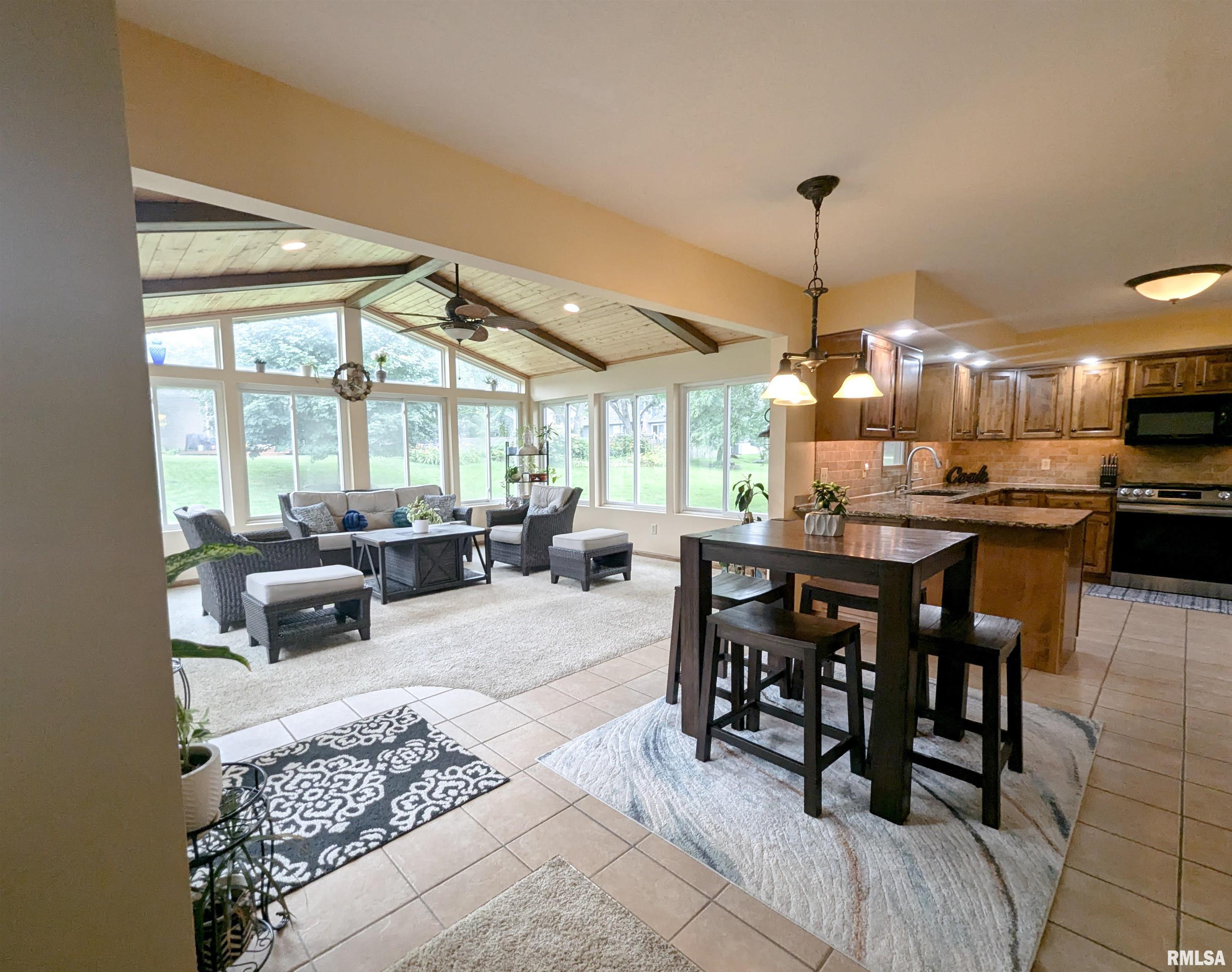 3753 Raleigh Avenue Bettendorf, IA 52722 - Photo 2 of 39 Gallery Image 2