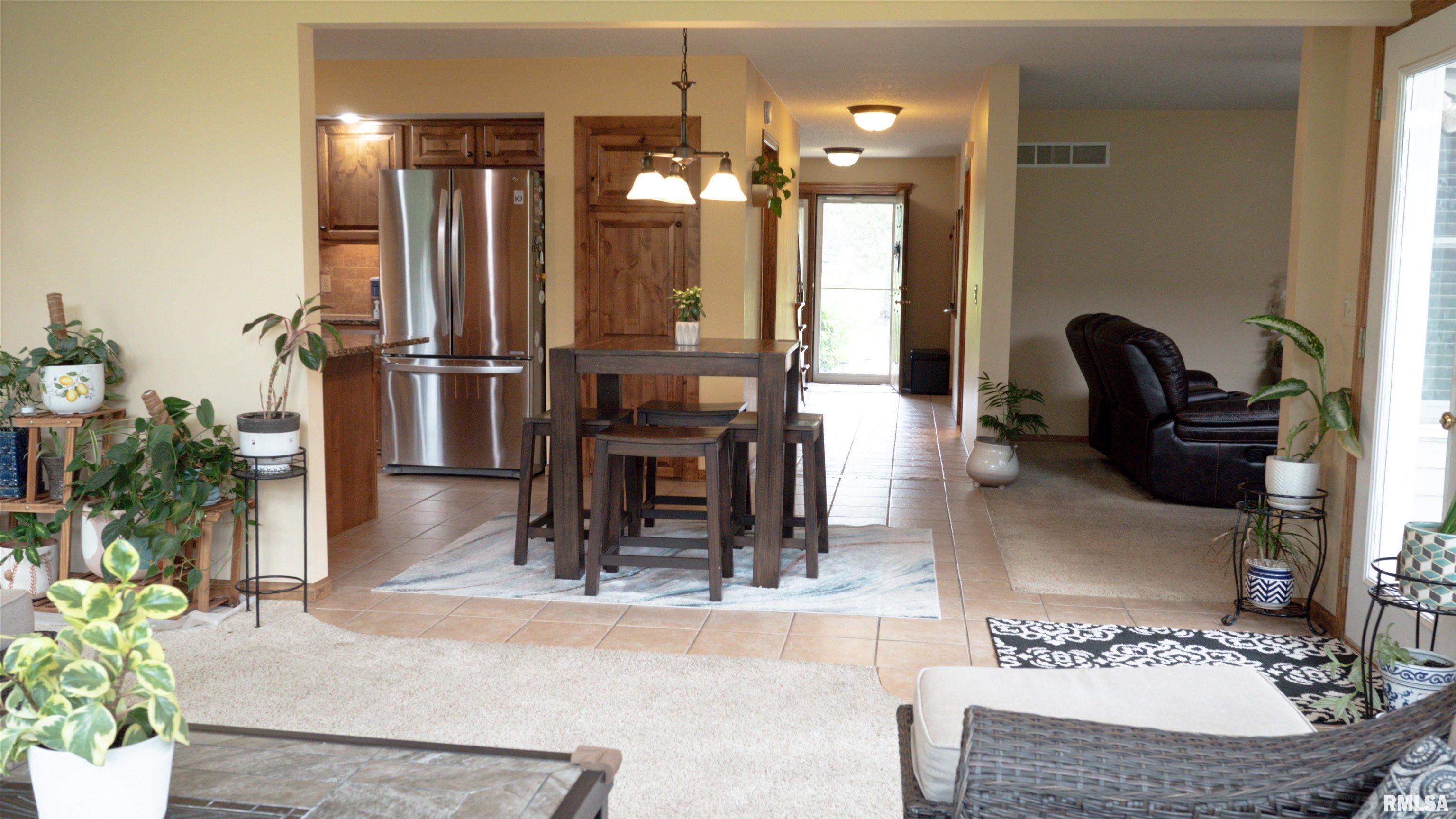 3753 Raleigh Avenue Bettendorf, IA 52722 - Photo 6 of 39 Gallery Image 6
