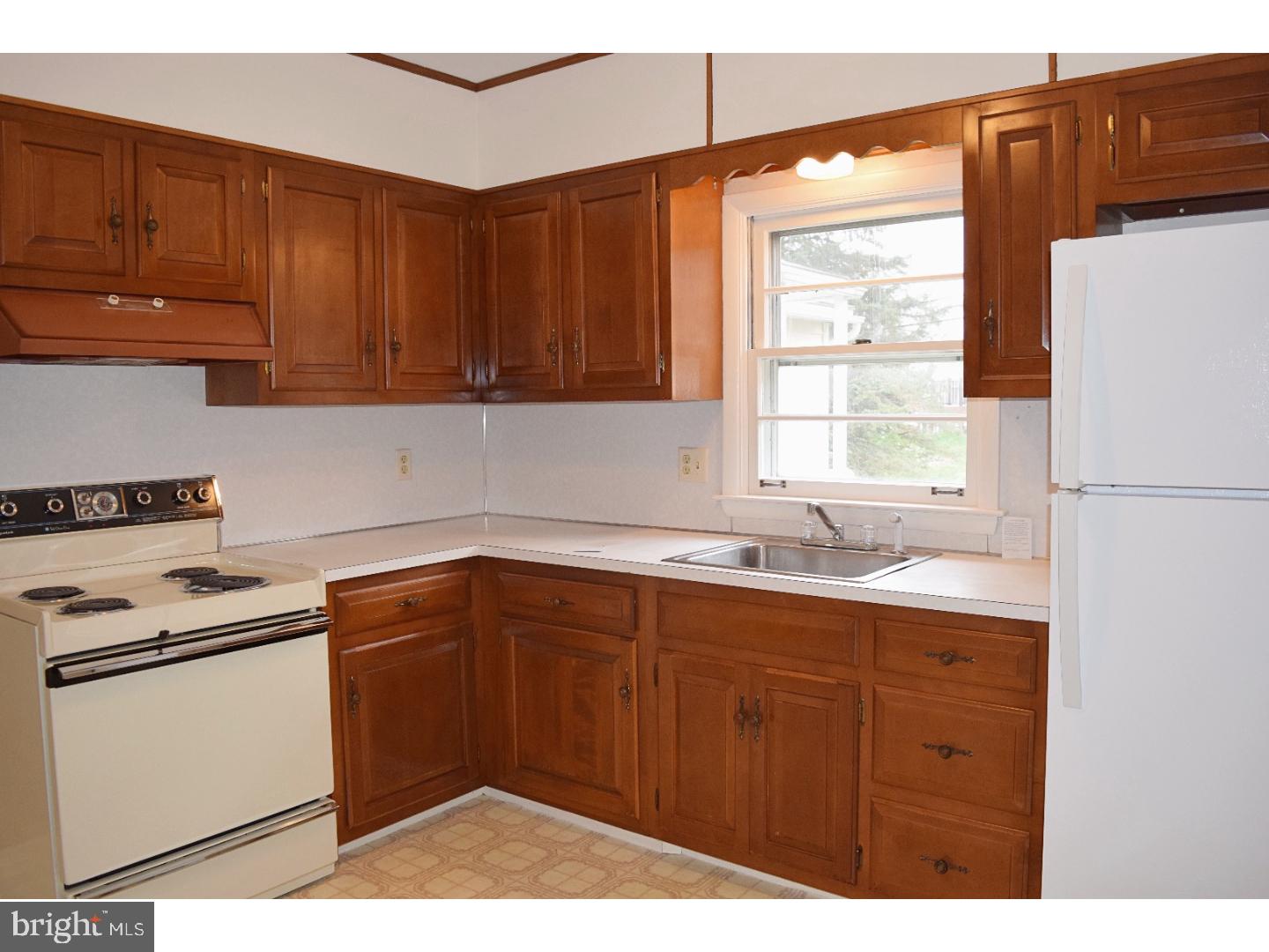 526 Weidman Avenue Sinking Spring, PA 19608 - Photo 5 of 25 Kitchen