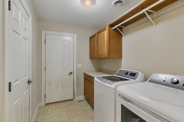 $359,900 | 2531 7th Avenue Southeast, Willmar, MN 56201