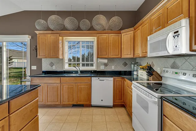 $359,900 | 2531 7th Avenue Southeast, Willmar, MN 56201