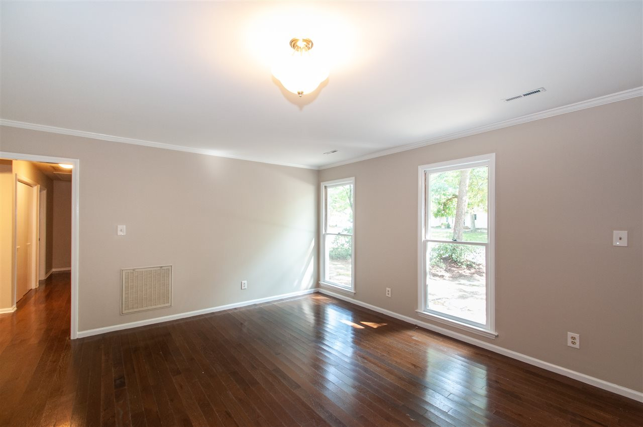 7401 Thorn Ridge Road Raleigh, NC 27613 - Photo 5 of 30 Living Room