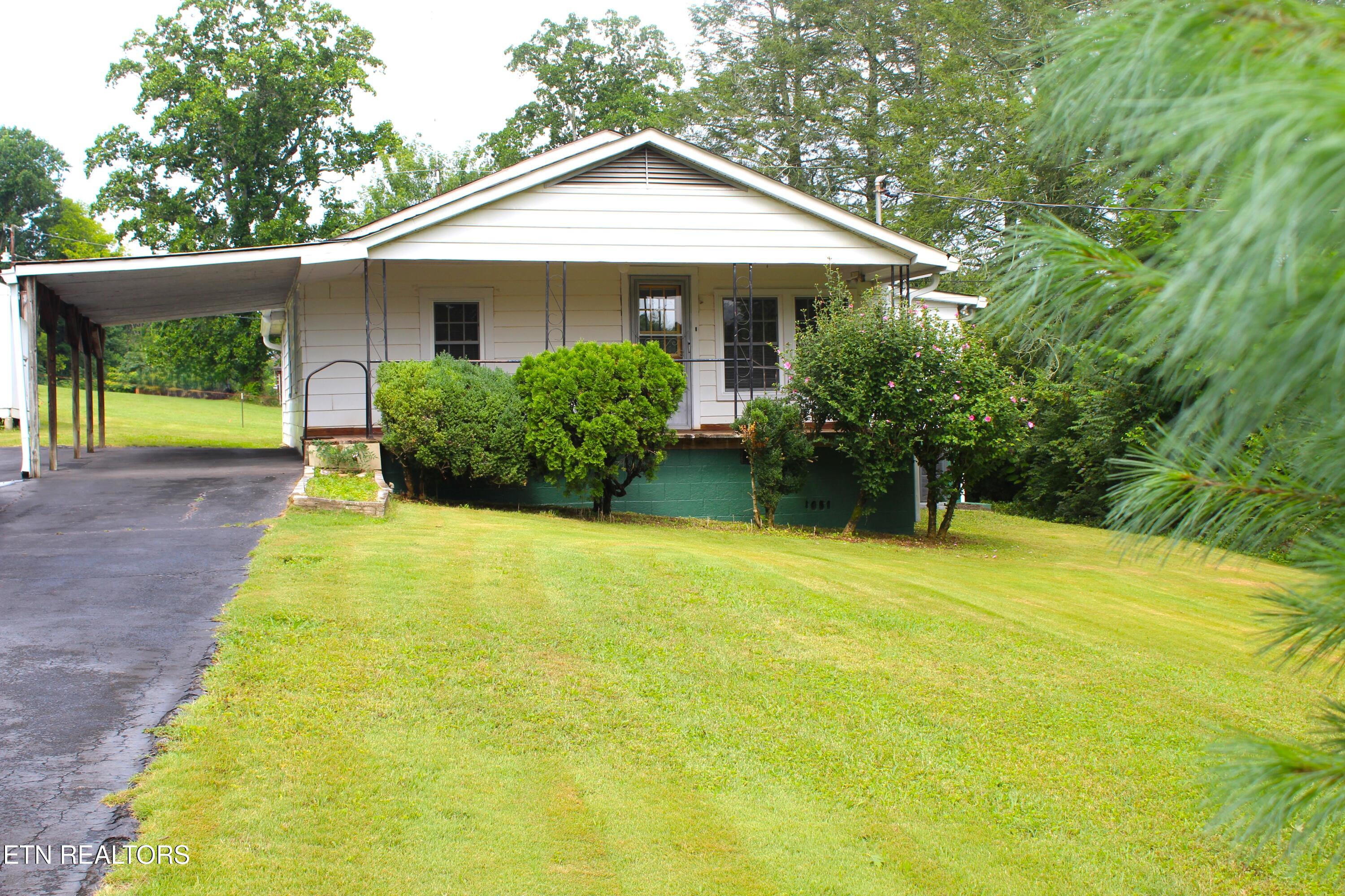 1507 Paris Road Knoxville, TN 37912 - Photo 3 of 29 IMG_5341