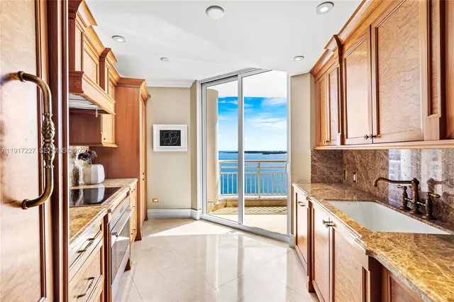 $1,725,000 | 808 Brickell Key Drive, Unit 1802, Miami, FL 33131