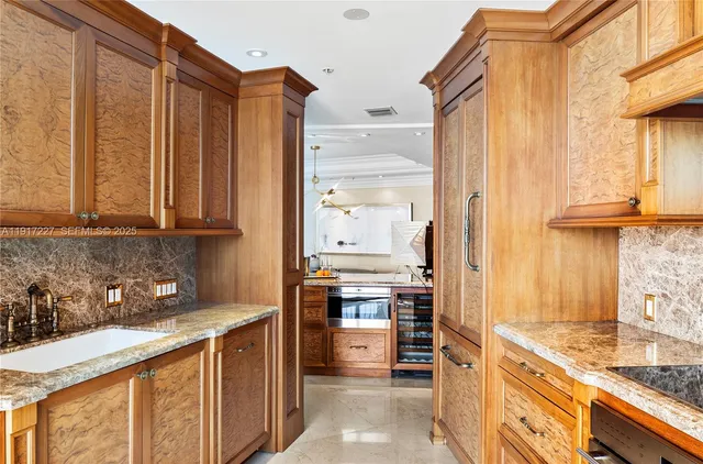 $1,725,000 | 808 Brickell Key Drive, Unit 1802, Miami, FL 33131