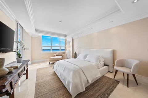 $1,800,000 | 808 Brickell Key Drive, Unit 1802, Miami, FL 33131