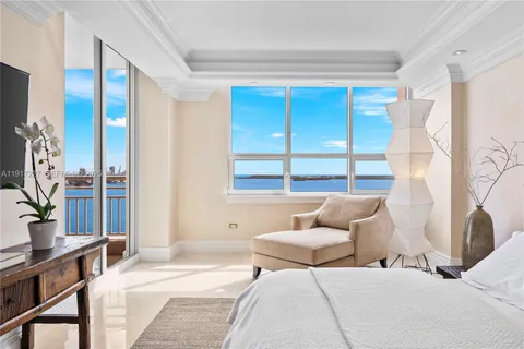 $1,800,000 | 808 Brickell Key Drive, Unit 1802, Miami, FL 33131