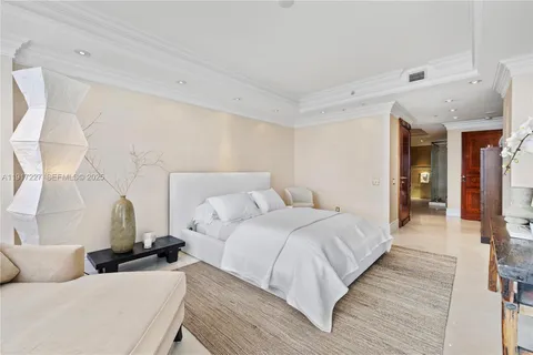 $1,800,000 | 808 Brickell Key Drive, Unit 1802, Miami, FL 33131