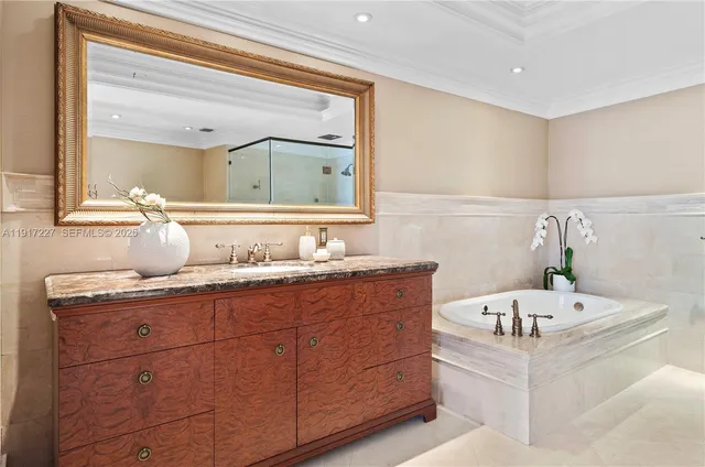 $1,725,000 | 808 Brickell Key Drive, Unit 1802, Miami, FL 33131