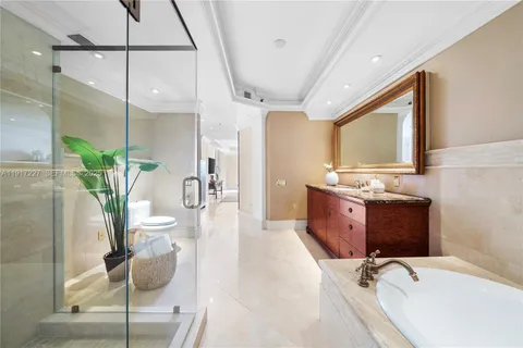 $1,800,000 | 808 Brickell Key Drive, Unit 1802, Miami, FL 33131