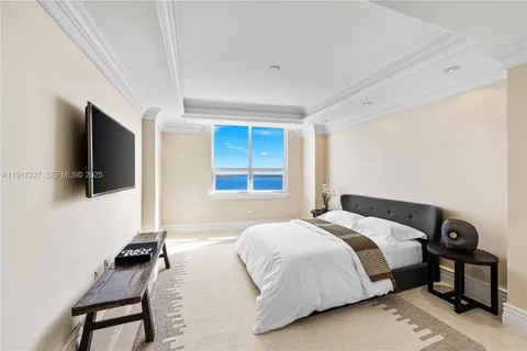 $1,800,000 | 808 Brickell Key Drive, Unit 1802, Miami, FL 33131