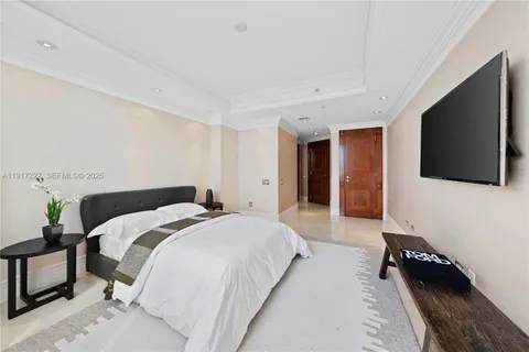 $1,800,000 | 808 Brickell Key Drive, Unit 1802, Miami, FL 33131