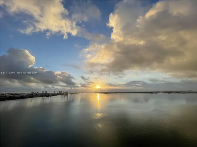 $1,725,000 | 808 Brickell Key Drive, Unit 1802, Miami, FL 33131