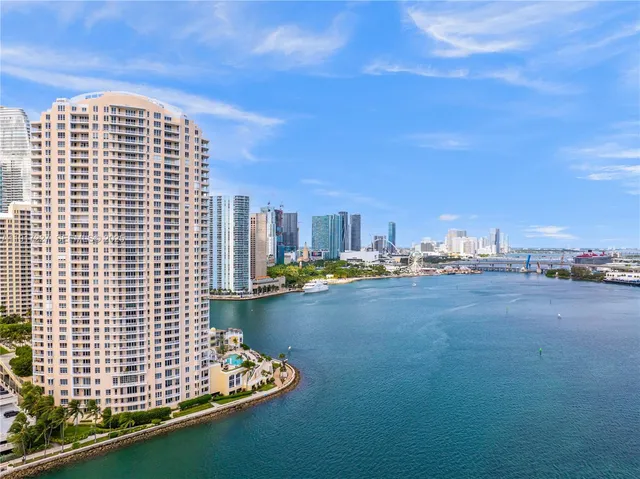 $1,725,000 | 808 Brickell Key Drive, Unit 1802, Miami, FL 33131