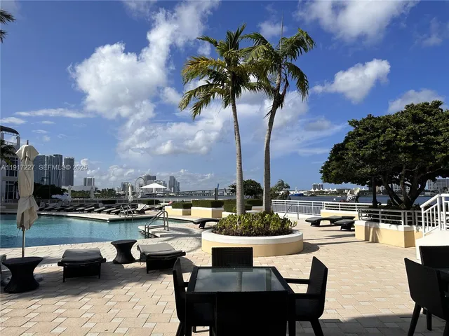 $1,725,000 | 808 Brickell Key Drive, Unit 1802, Miami, FL 33131